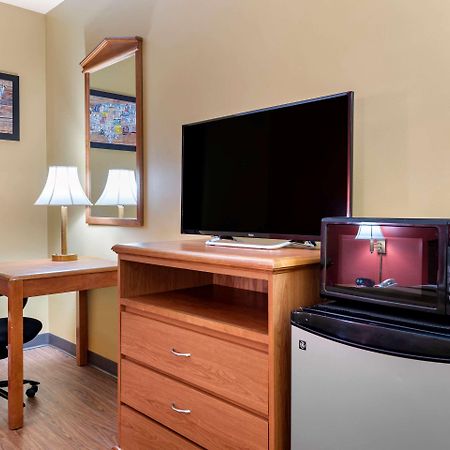 Econo Lodge Louisville Airport Exteriör bild