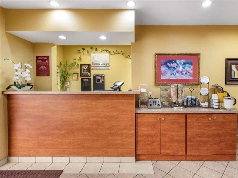 Econo Lodge Louisville Airport Exteriör bild
