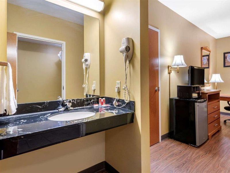 Econo Lodge Louisville Airport Exteriör bild