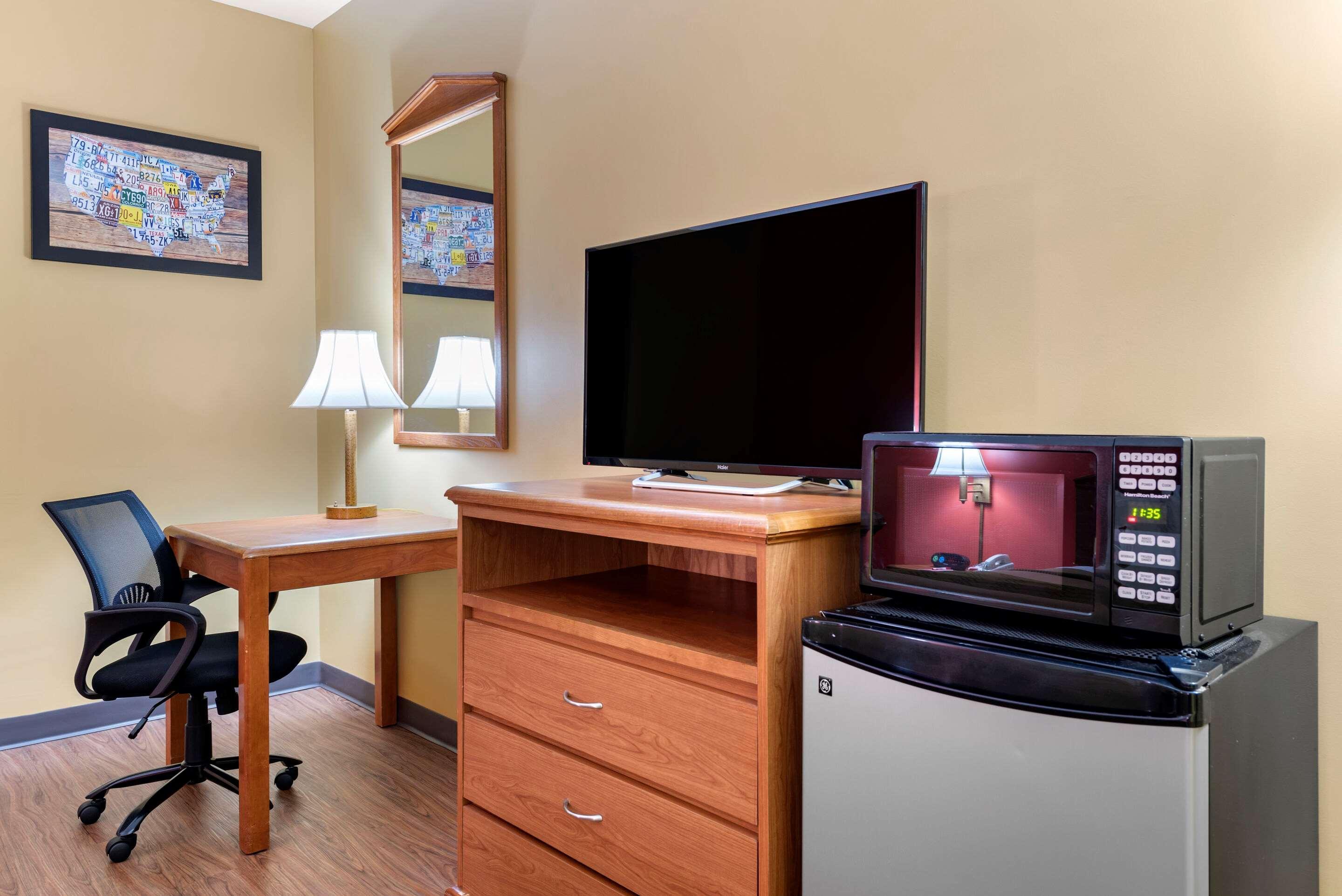 Econo Lodge Louisville Airport Exteriör bild