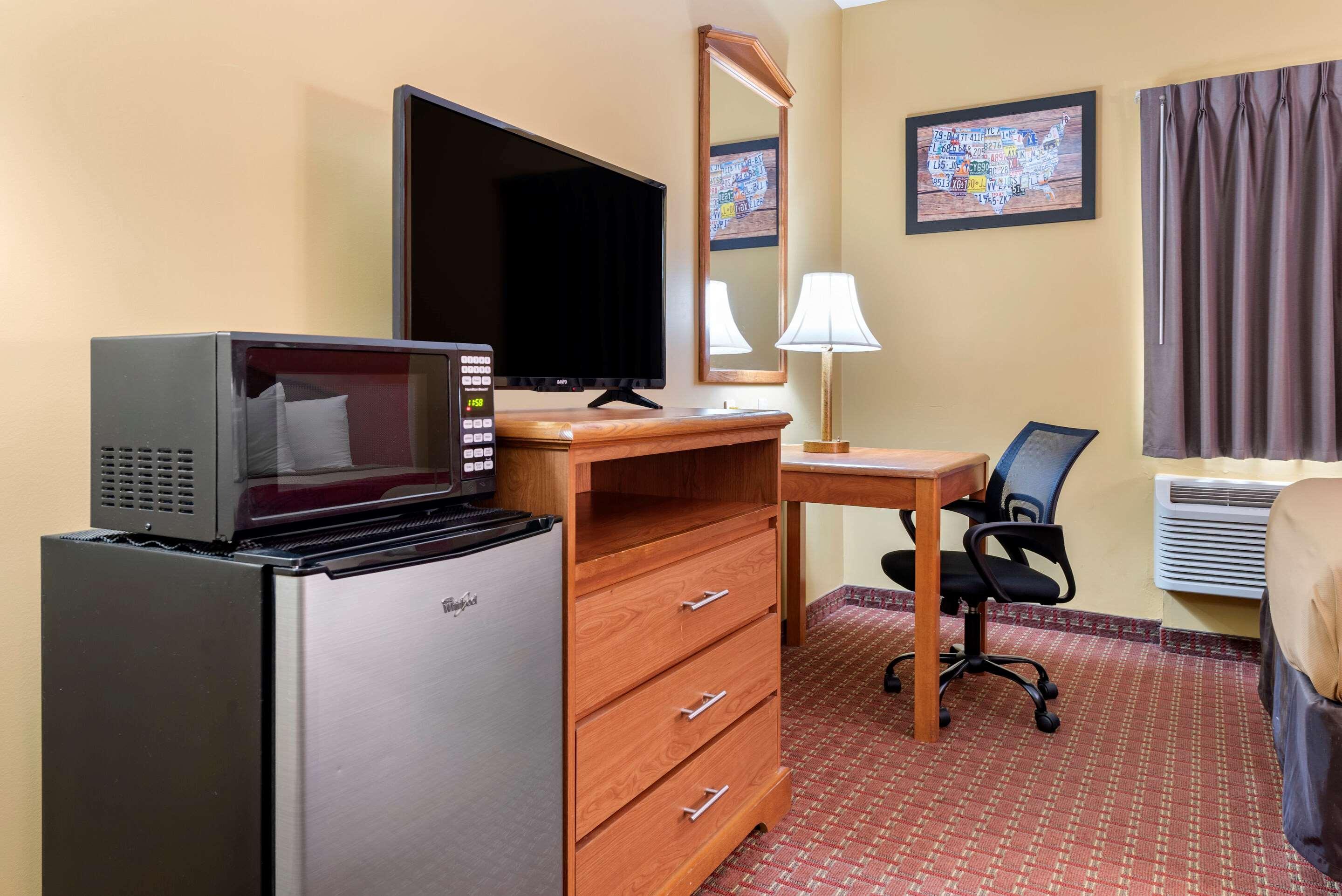 Econo Lodge Louisville Airport Exteriör bild