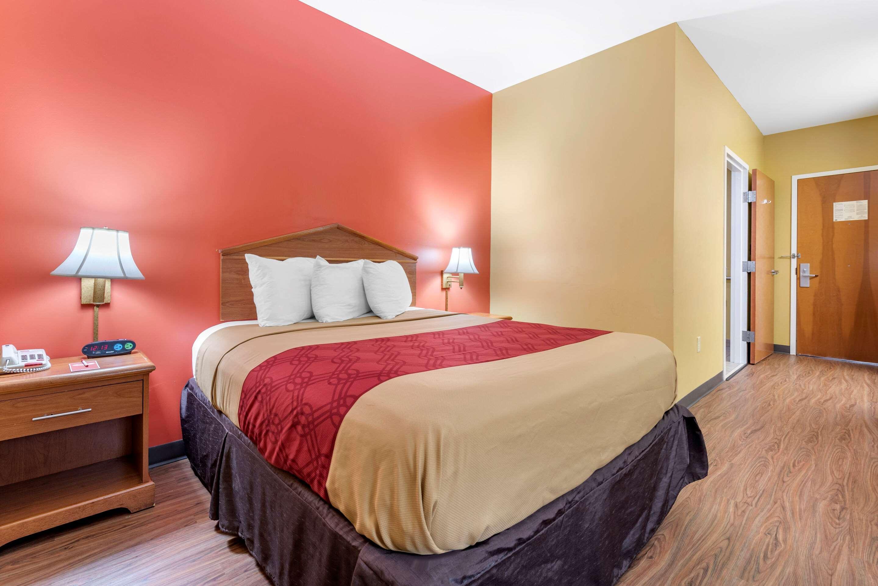 Econo Lodge Louisville Airport Exteriör bild