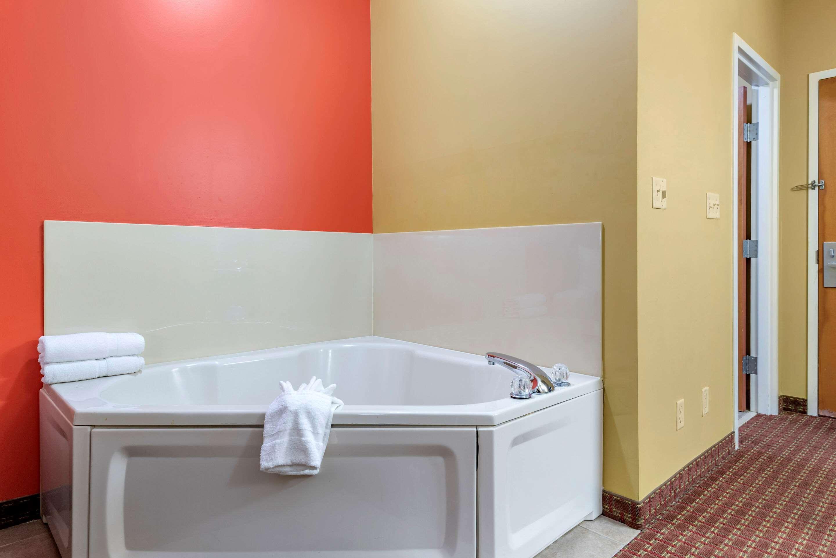 Econo Lodge Louisville Airport Exteriör bild