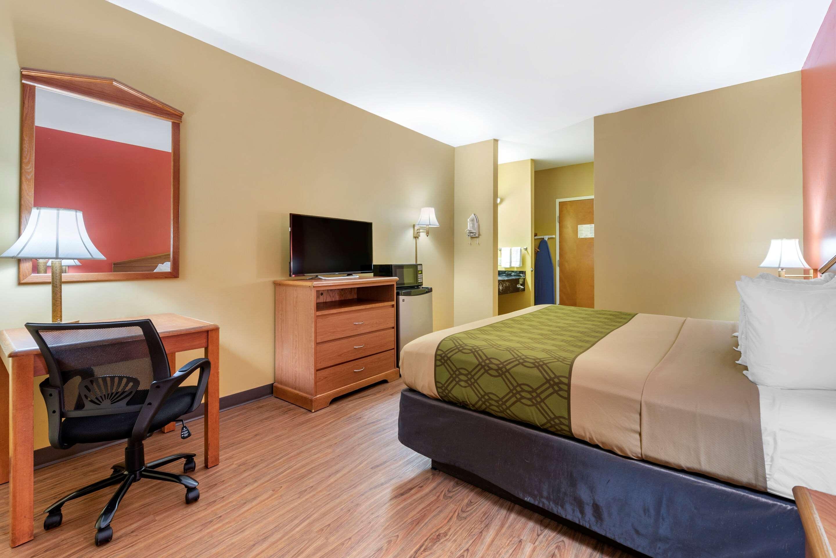 Econo Lodge Louisville Airport Exteriör bild