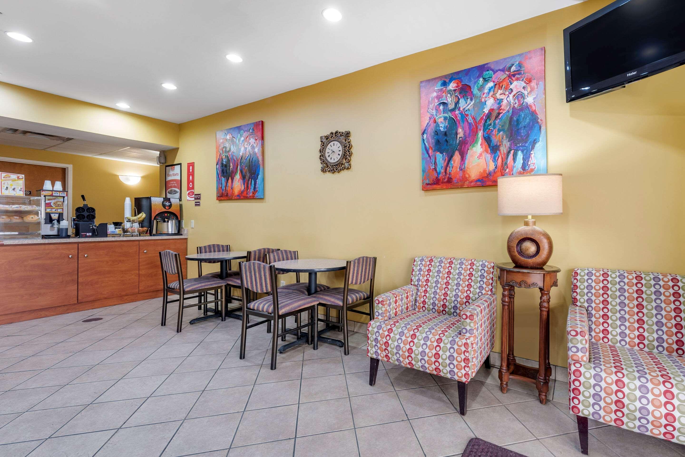 Econo Lodge Louisville Airport Exteriör bild