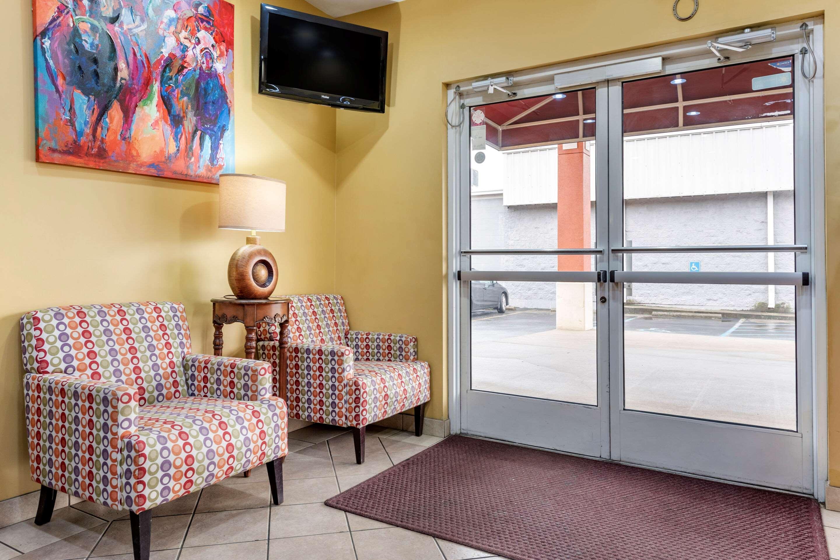 Econo Lodge Louisville Airport Exteriör bild